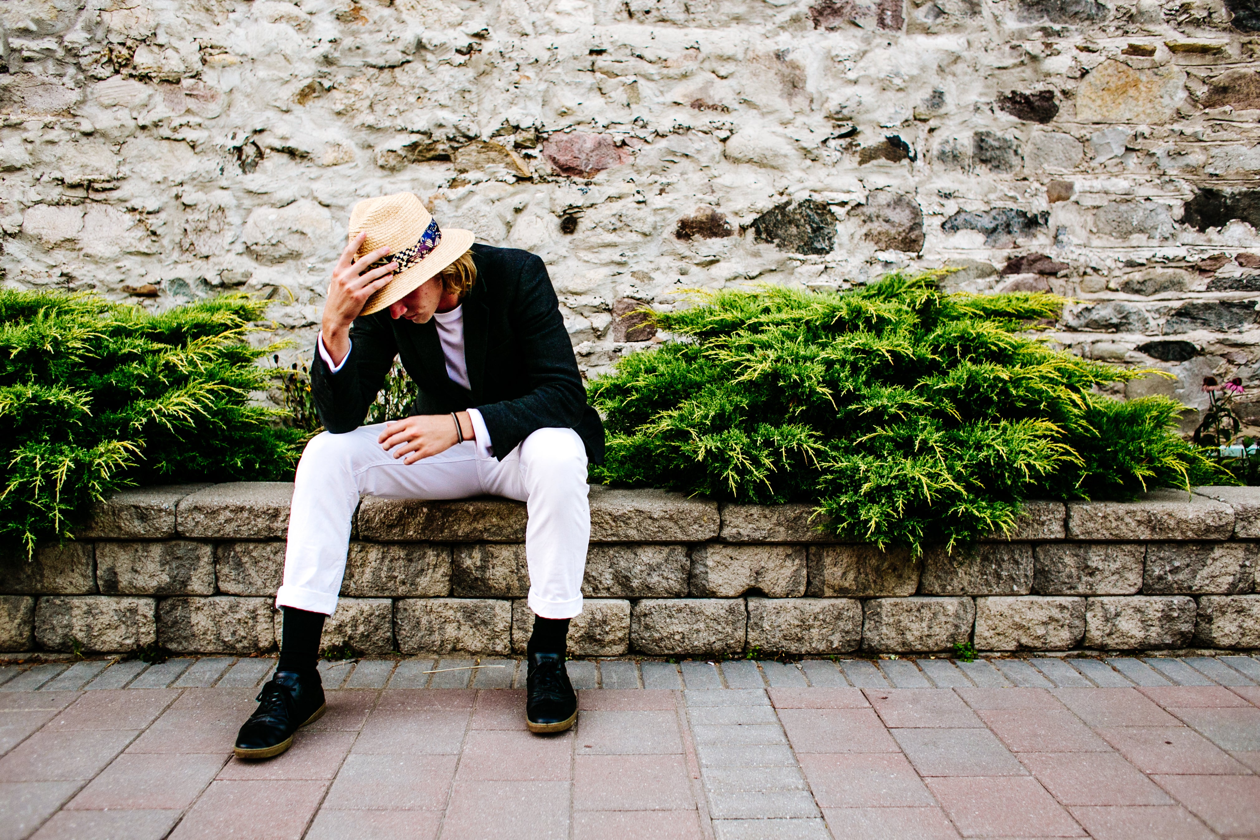 files/male-model-posing-outdoors.jpg
